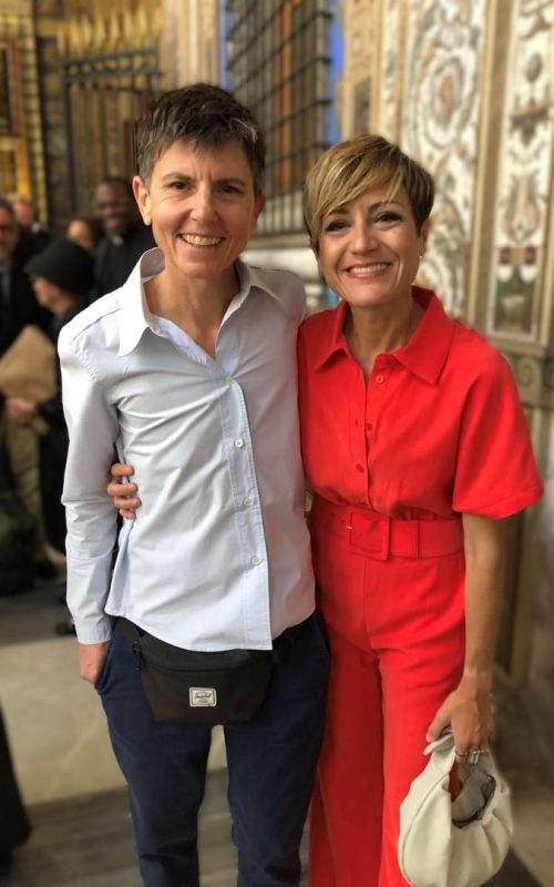 Sara Escudero y Tig Notaro - Vaticano